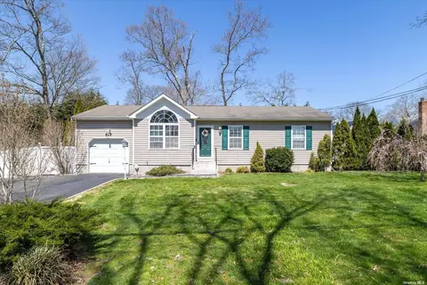 169 Hampton Ave, Mastic, NY 11950