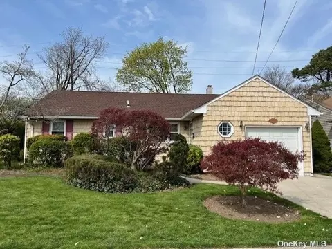 214 Gibson Blvd, Valley Stream, NY 11581