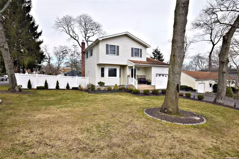 47 Lindell Ave, Lake Grove, NY 11755