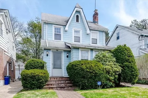 50 Jayson Ave, Great Neck, NY 11021