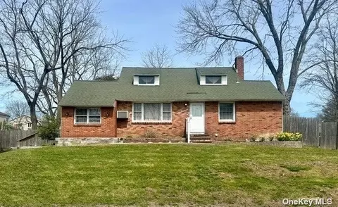 11 Eldorado Dr, East Northport, NY 11731