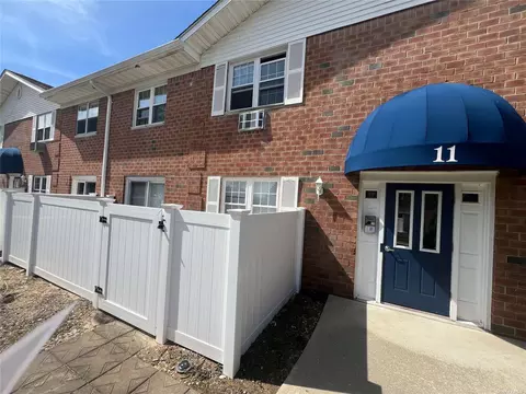 460 Old Town Rd #11E, Port Jefferson Station, NY 11776