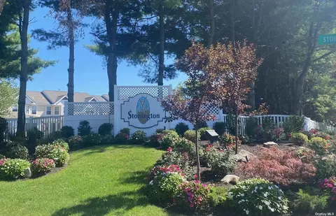 121 Commodore Cir #121, Port Jefferson Station, NY 11776