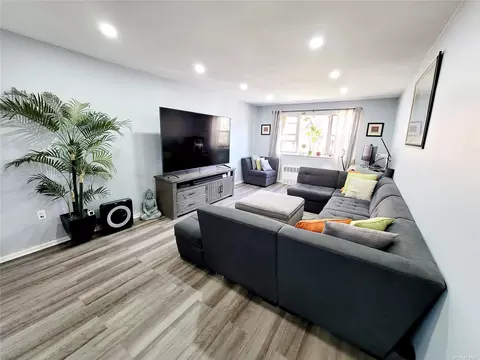 89-35 155 Ave #2L, Howard Beach, NY 11414