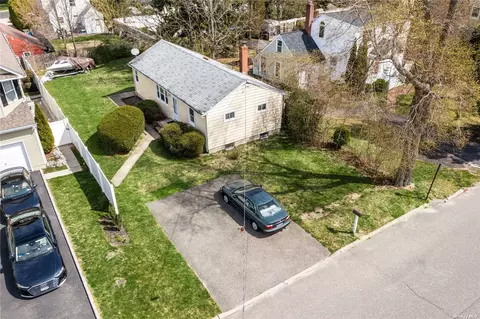 49 E 24th St, Huntington Station, NY 11746