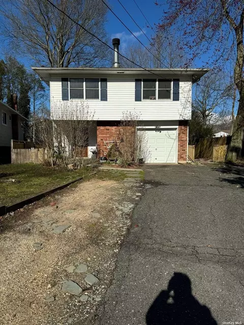 96 Dix Hills Rd, Huntington, NY 11743