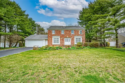 50 Ashford Dr, Bohemia, NY 11716
