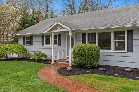 11 Friends Rd, Setauket, NY 11733