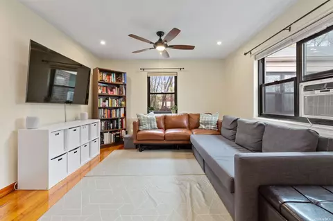 219-72 75th Ave #UPPR, Bayside, NY 11364