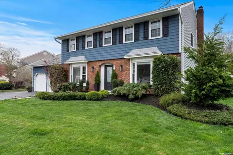 134 Springmeadow Dr, Holbrook, NY 11741