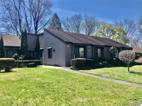 200 Strathmore Gate Dr #200, Stony Brook, NY 11790