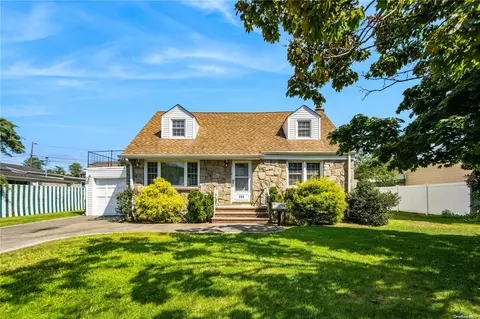 356 Nursery Ln, Westbury, NY 11590