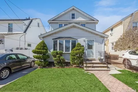 86-28 259th St, Floral Park, NY 11001