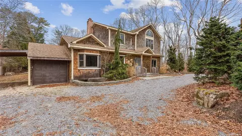 99 Big Fresh Pond Rd, Southampton, NY 11968