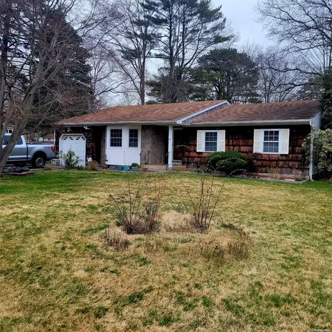 39 Montauk Ave, Brentwood, NY 11717