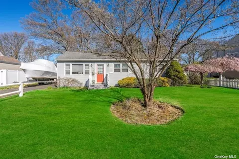 1263 Minerva Ave, West Islip, NY 11795