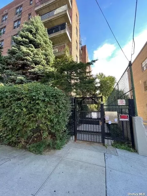 139-50 35avenue #2H, Flushing, NY 11354