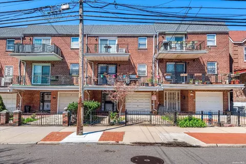 41-32 63rd St, Woodside, NY 11377