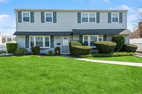 2124 Post St, East Meadow, NY 11554