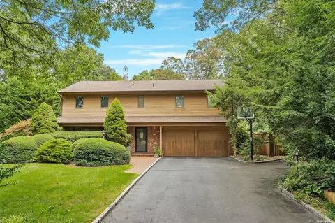 4 Colby Dr, Dix Hills, NY 11746