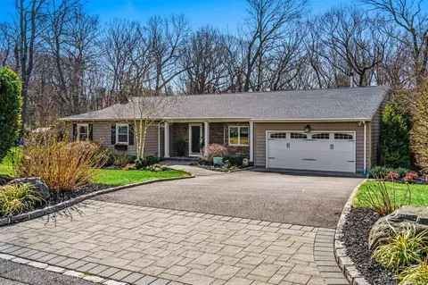 9 Elvira Ct, Huntington, NY 11743