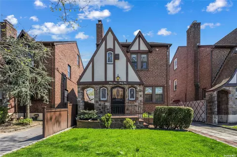 27-23 167th St, Flushing, NY 11358