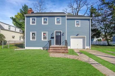 200 Rocklyn Ave, Lynbrook, NY 11563