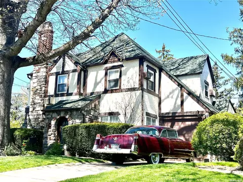 73 Durland Rd, East Rockaway, NY 11518