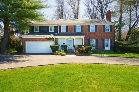 12 1st St, Garden City, NY 11530