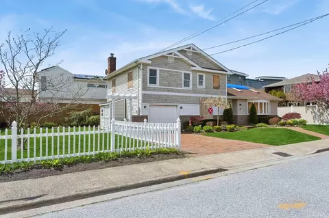 36 Leamington St, Lido Beach, NY 11561