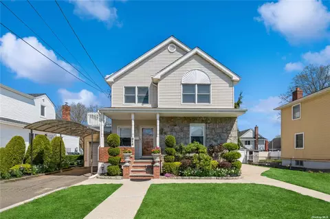 914 N 5th St, New Hyde Park, NY 11040