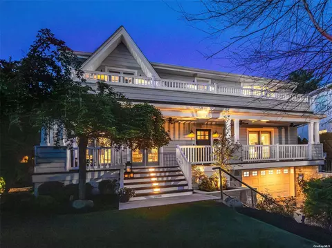 4 Briarcliff Dr, Port Washington, NY 11050