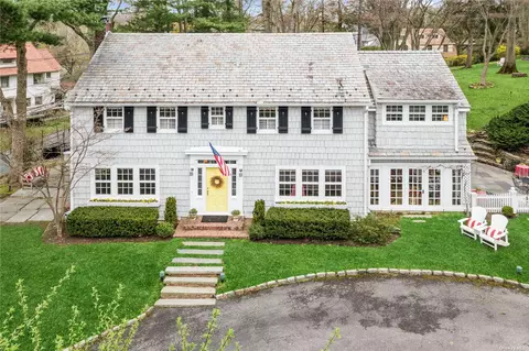 251 Littleworth Ln, Sea Cliff, NY 11579