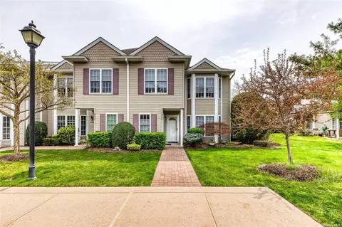 801 Altessa Blvd #801, Melville, NY 11747