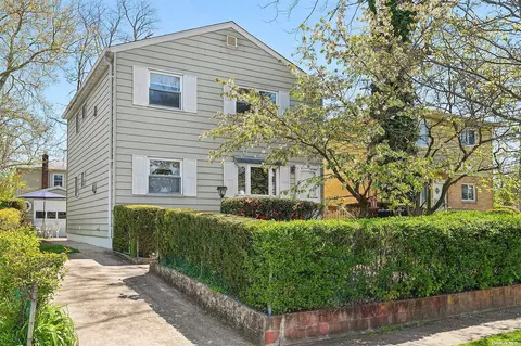 30 Dunwood Rd, Port Washington, NY 11050