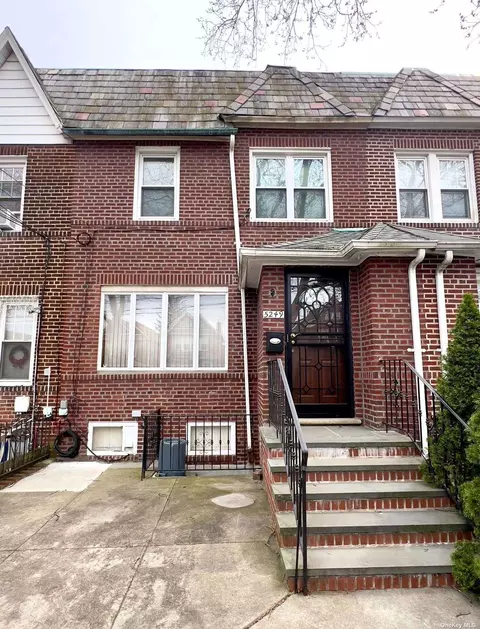 52-49 66th St, Maspeth, NY 11378