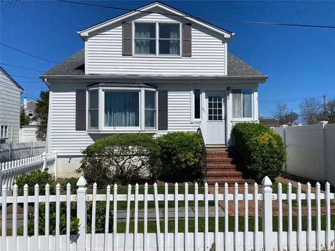 65 1st Ave, Bayville, NY 11709