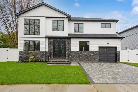 37 Farmers Ave, Bethpage, NY 11714