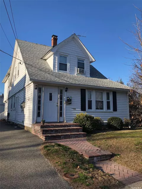 165 Lewis Ave, Westbury, NY 11590