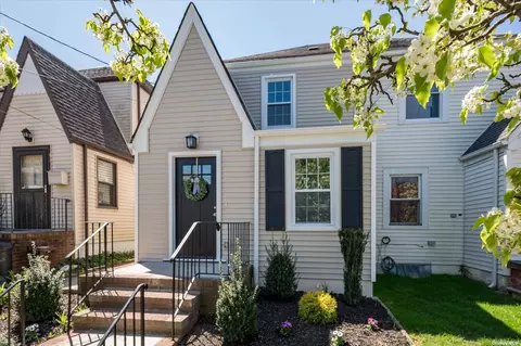 46-12 Glenwood St, Little Neck, NY 11362