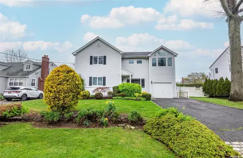 12 Willow Pl, Glen Head, NY 11545