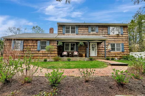 15 Gull Hill Dr, Northport, NY 11768