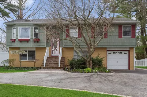 96 Beaver Dam Rd, Islip, NY 11751