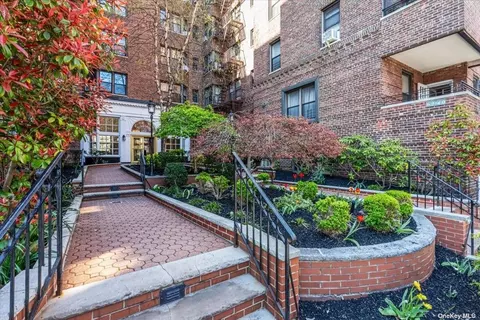 69-40 Yellowstone Blvd #508, Forest Hills, NY 11375