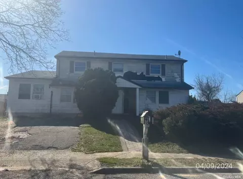 220 Leaf Ave, Central Islip, NY 11722