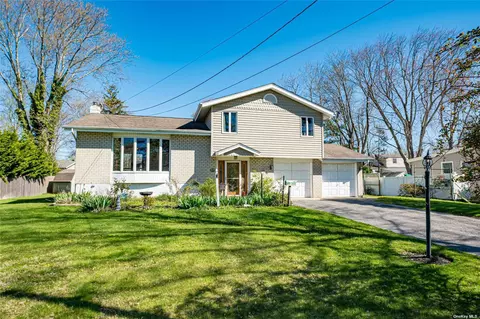 51 Edgewood Rd, West Islip, NY 11795