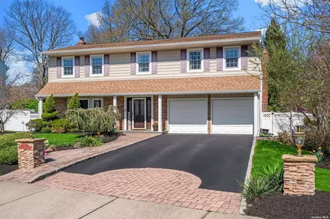 55 Knight Ln, Kings Park, NY 11754