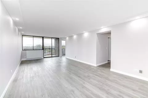 1 Bay Club Dr #8T, Bayside, NY 11360