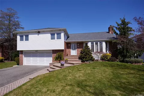 1517 Andrews Ln, East Meadow, NY 11554