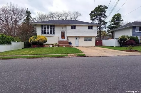 234 Osceola Ave, Deer Park, NY 11729